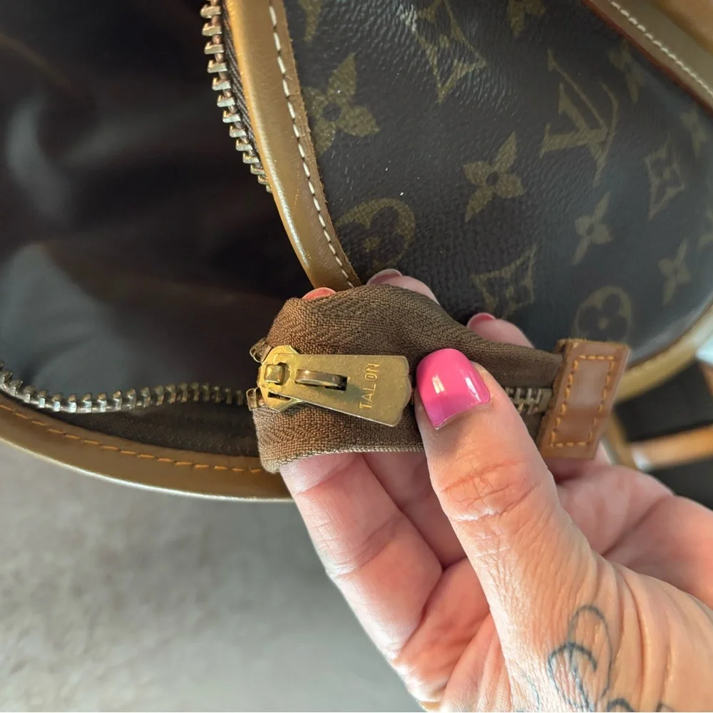 Louis Vuitton - Picture 7 of 13